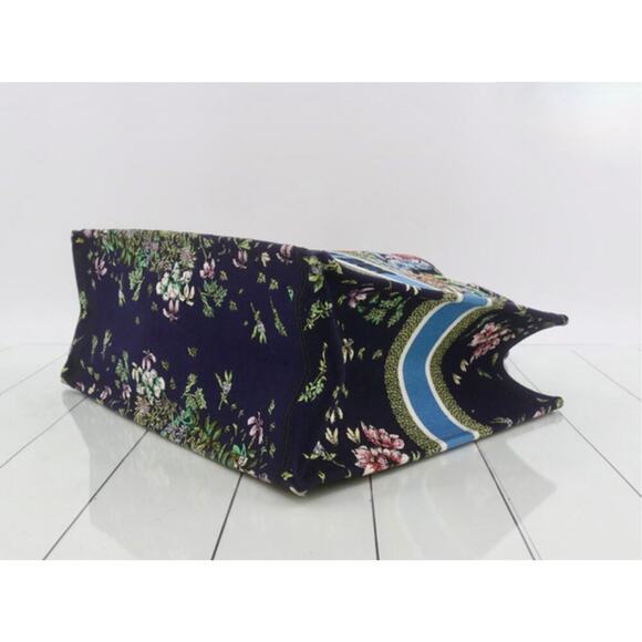 Dior Large Constellation Book Tote | Excellent Condition | Authentic Luxury - Picture 6 of 10